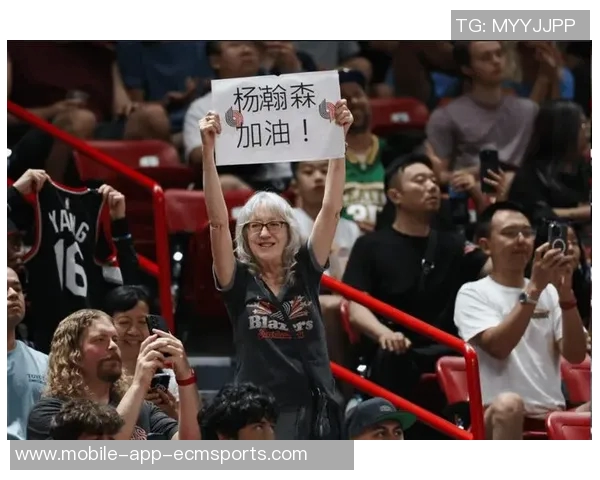 杨瀚森赛后与女友及团队聚餐洛杉矶韩料店共享夜宵时光 杨瀚森赛后与女友及团队聚餐洛杉矶韩料店共享夜宵时光