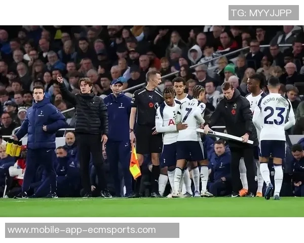 西蒙斯6500万欧元加盟热刺后状态低迷引发球迷和媒体广泛质疑