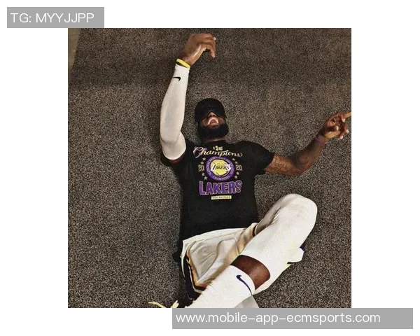 詹姆斯更新Instagram头像为婴幼儿时期照片引发网友热议与怀旧情怀 詹姆斯更新Instagram头像为婴幼儿时期照片引发网友热议与怀旧情怀