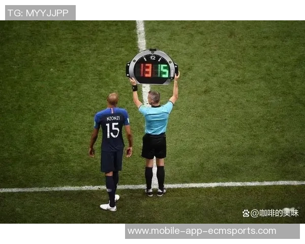 库尔图瓦呼吁整治界外球拖延现象以提升比赛节奏 库尔图瓦呼吁整治界外球拖延现象以提升比赛节奏