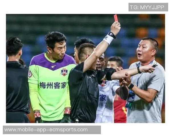 泰国队换人出现意外情况裁判与中国队共同调解纷争 泰国队换人出现意外情况裁判与中国队共同调解纷争